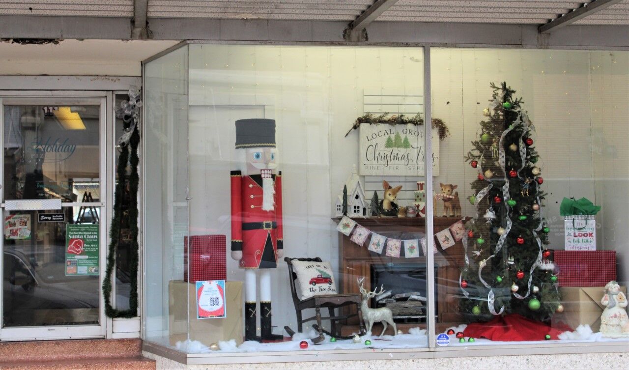 Main Street hosts storefront decorating contest